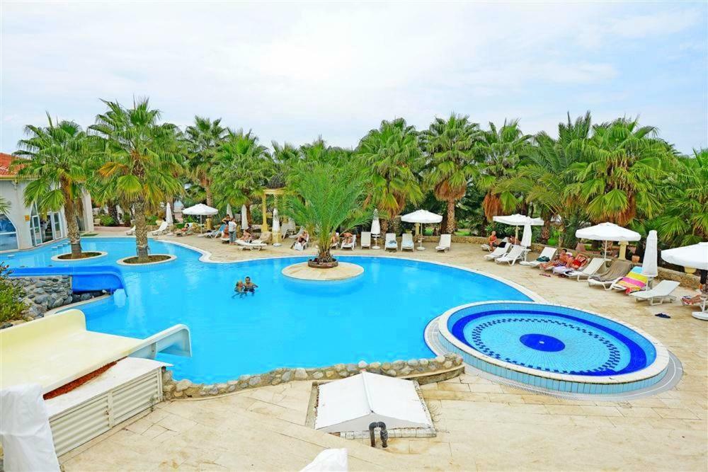 Oscar Beachfront Resort & Spa & Casino Kyrenia  Eksteriør billede
