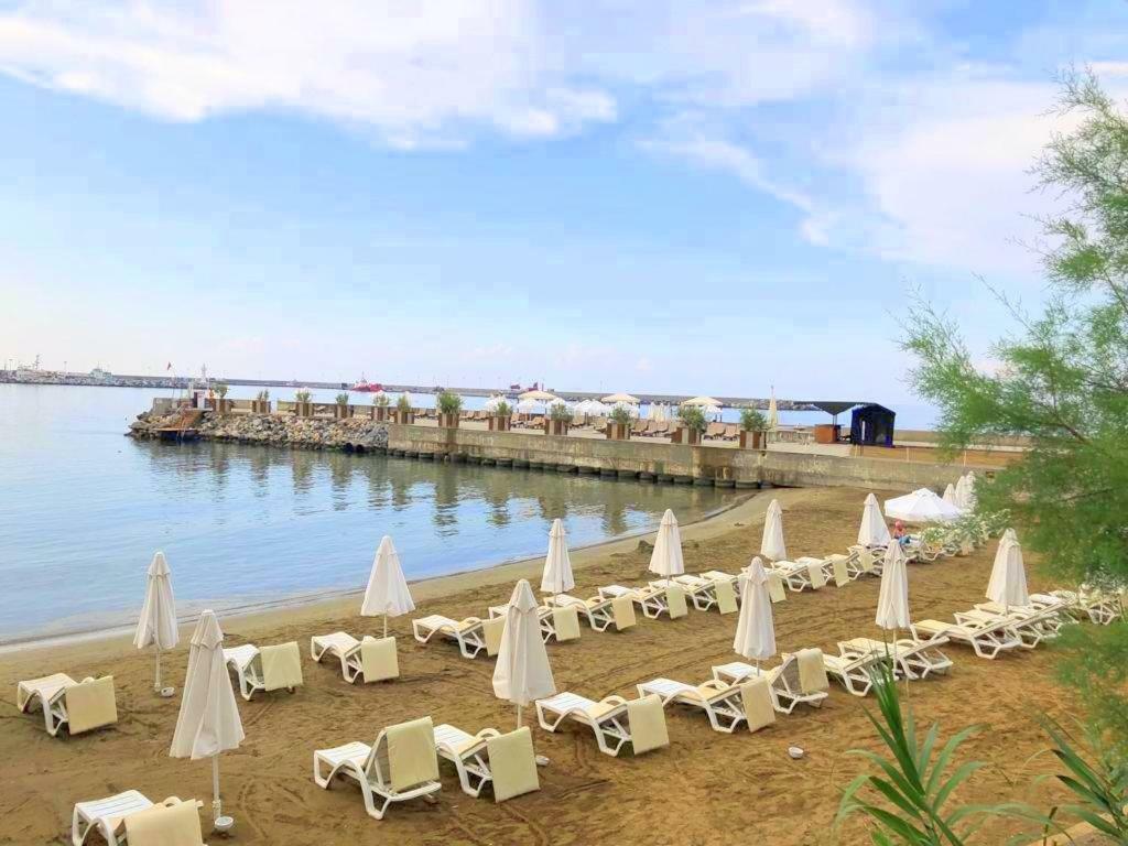 Oscar Beachfront Resort & Spa & Casino Kyrenia  Eksteriør billede
