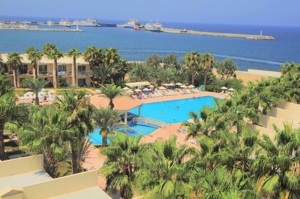Oscar Beachfront Resort & Spa & Casino Kyrenia  Eksteriør billede