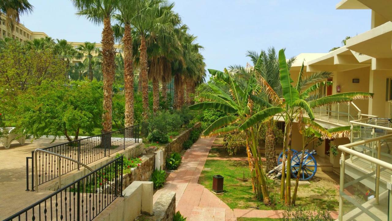 Oscar Beachfront Resort & Spa & Casino Kyrenia  Eksteriør billede
